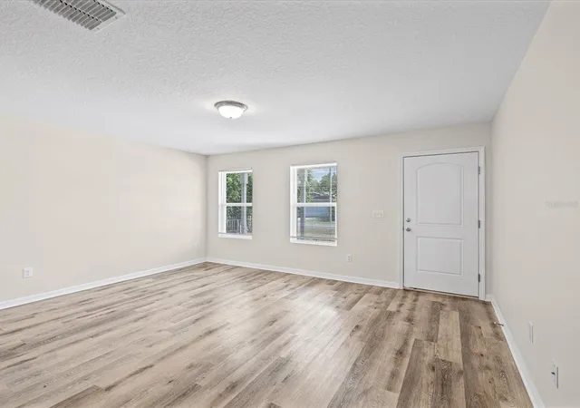 Photo 3 of Single family home for sale at 7454 Mohawk Trl, Spring Hill, FL 34606 | MLS# W7888953 | Listing updated on 2026-10-04