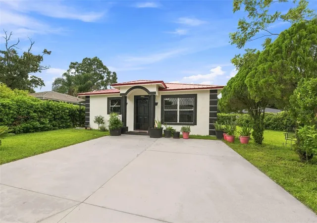 Photo 1 of Single family home for sale at 1801 Bethune Dr, Plant City, FL 33563 | MLS# TB8542908 | Listing updated on 2026-08-27