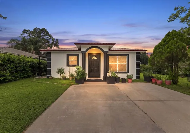 Photo 2 of Single family home for sale at 1801 Bethune Dr, Plant City, FL 33563 | MLS# TB8542908 | Listing updated on 2026-08-27