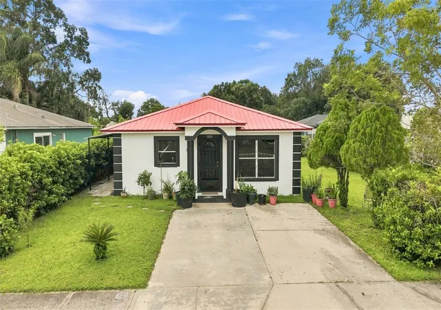Photo 3 of Single family home for sale at 1801 Bethune Dr, Plant City, FL 33563 | MLS# TB8542908 | Listing updated on 2026-08-27
