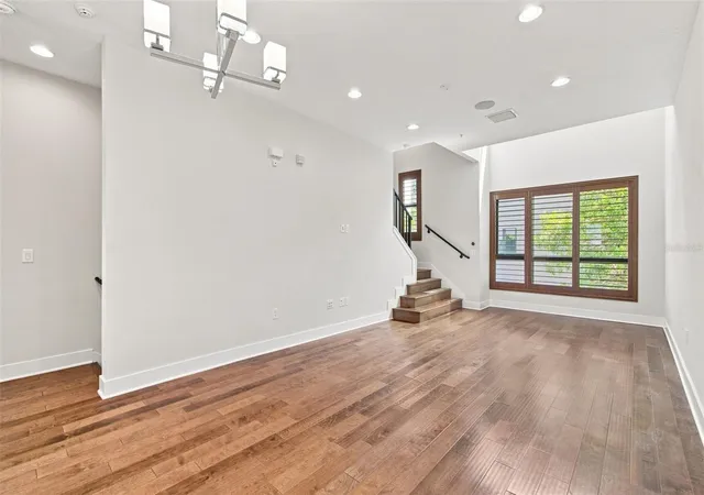 3rd image of 931 Arlington Ave N, St Petersburg, FL 33705 | MLS# TB8542910