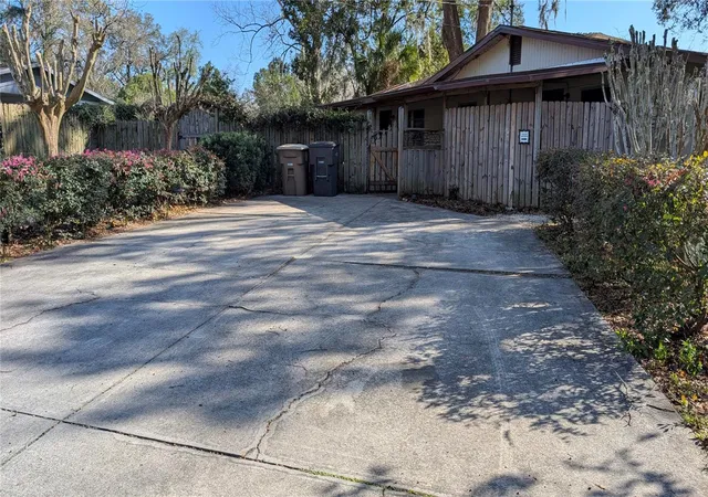 Photo 3 of Single family home for sale at 1408 Ne 25th Place, Ocala, FL 34470 | MLS# G5117023 | Listing updated on 2026-10-02
