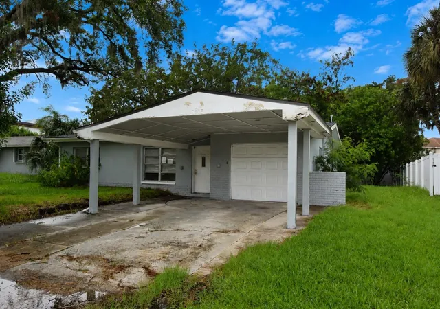 Photo 2 of Single family home for sale at 7305 Dianne Dr, New Port Richey, FL 34652 | MLS# W7888954 | Listing updated on 2026-09-02
