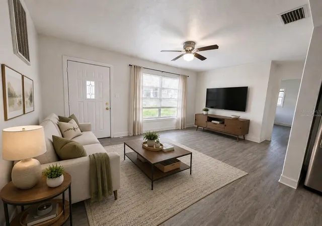 Photo 3 of Single family home for sale at 7305 Dianne Dr, New Port Richey, FL 34652 | MLS# W7888954 | Listing updated on 2026-09-02