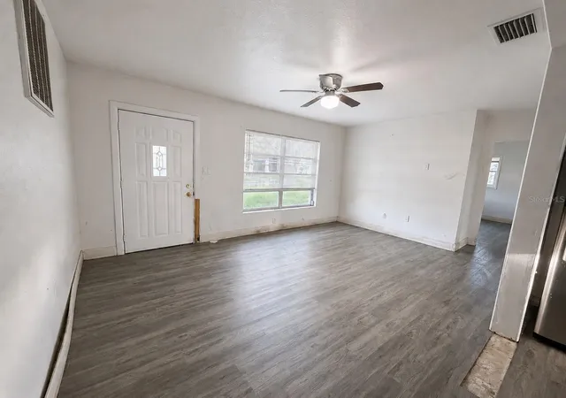 Photo 5 of Single family home for sale at 7305 Dianne Dr, New Port Richey, FL 34652 | MLS# W7888954 | Listing updated on 2026-09-02