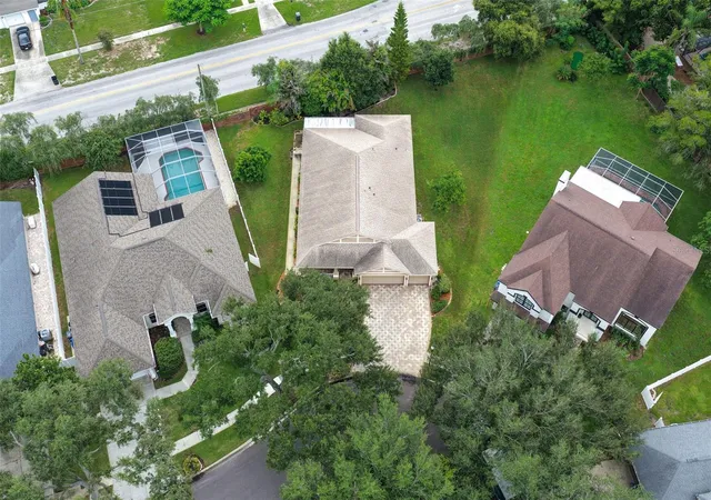 Photo 3 of Single family home for sale at 9703 Hidden Cove Ct, Tampa, FL 33618 | MLS# TB8542921 | Listing updated on 2026-10-06