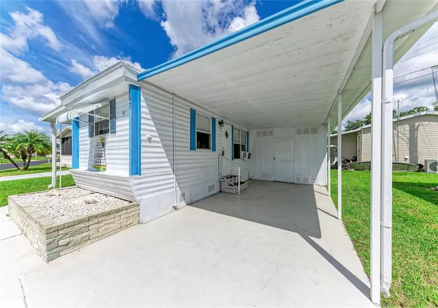Photo 3 of Manufactured home for sale at 2900 8th Avenue W #47, Palmetto, FL 34221 | MLS# A4704199 | Listing updated on 2026-09-13