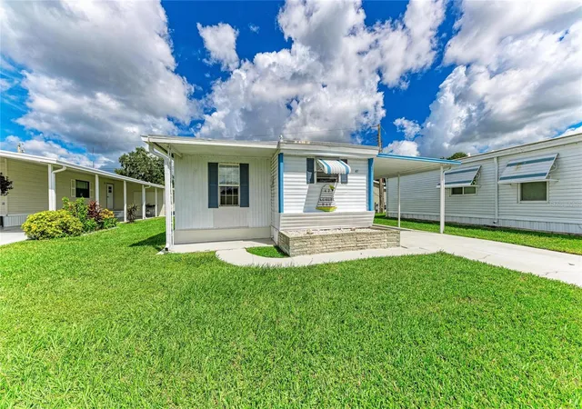 Photo 3 of Manufactured home for sale at 2900 8th Avenue W #47, Palmetto, FL 34221 | MLS# A4704199 | Listing updated on 2026-09-13