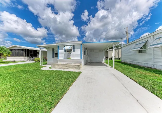 Photo 4 of Manufactured home for sale at 2900 8th Avenue W #47, Palmetto, FL 34221 | MLS# A4704199 | Listing updated on 2026-09-13
