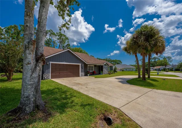 Photo 2 of Single family home for sale at 38 Weyanoke Ln, Palm Coast, FL 32164 | MLS# FC321010 | Listing updated on 2026-09-01