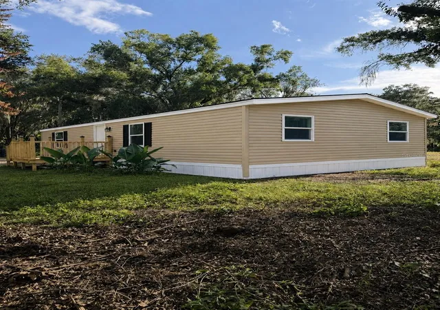 Photo 3 of Manufactured home for sale at 2017 Christy Ln, Lakeland, FL 33801 | MLS# R4911893 | Listing updated on 2026-09-28