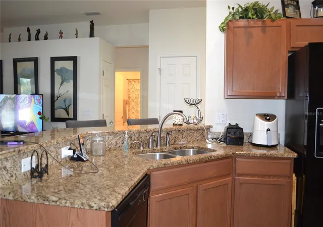 Photo 4 of Single family home for sale at 2828 Blackwater Creek Dr, Lakeland, FL 33810 | MLS# S5156420 | Listing updated on 2026-08-28