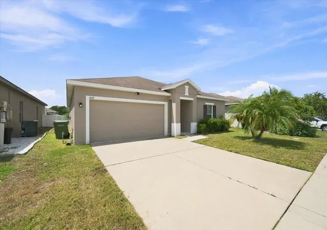 Photo 2 of Single family home for sale at 609 Lucerne Blvd, Winter Haven, FL 33881 | MLS# L4964609 | Listing updated on 2026-08-28