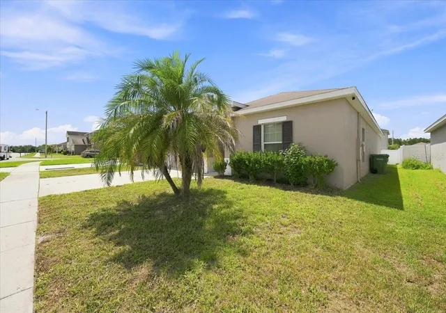 Photo 3 of Single family home for sale at 609 Lucerne Blvd, Winter Haven, FL 33881 | MLS# L4964609 | Listing updated on 2026-08-28