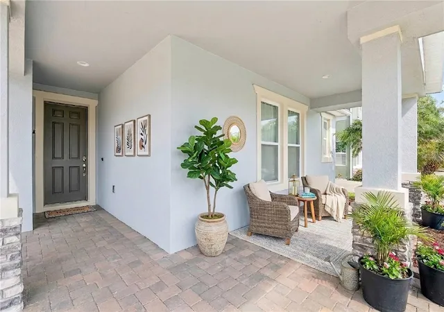 Photo 3 of Single family home for sale at 1060 Wood Dale Cir, Oviedo, FL 32765 | MLS# O6436971 | Listing updated on 2026-09-14