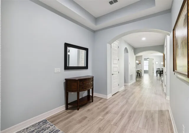 Photo 4 of Single family home for sale at 1060 Wood Dale Cir, Oviedo, FL 32765 | MLS# O6436971 | Listing updated on 2026-09-14