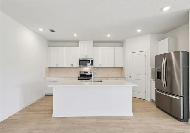 Photo 3 of Sale Pending at 120 Wandering Crk Way, Palm Coast, FL 32164 | MLS# TB8542954 | Listing updated on 2026-10-02