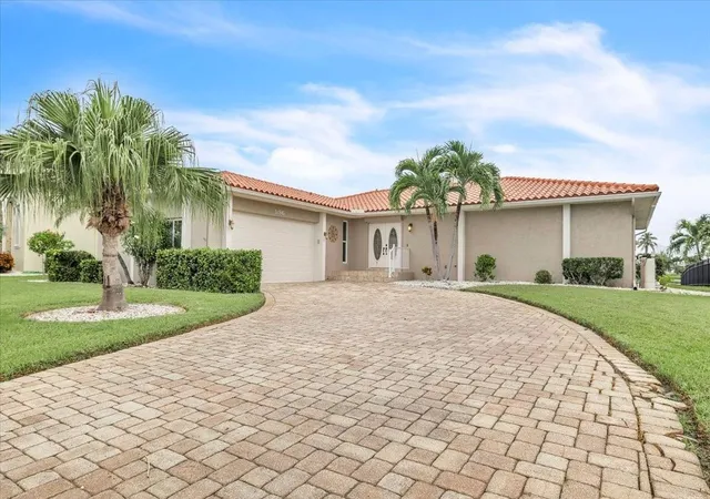 Photo 3 of Single family home for sale at 596 Macedonia Dr, Punta Gorda, FL 33950 | MLS# C7530039 | Listing updated on 2026-09-23