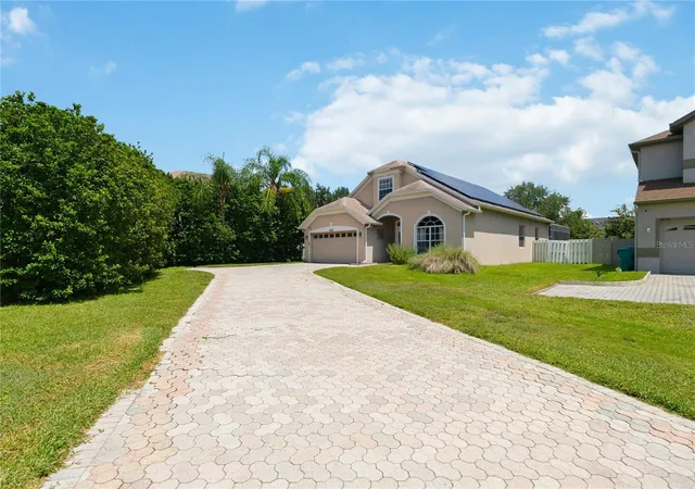 Photo 2 of Single family home for sale at 6658 Lake Pembroke Pl, Orlando, FL 32829 | MLS# O6436979 | Listing updated on 2026-09-12
