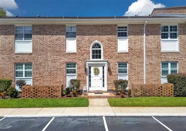 Photo 1 of Condo for sale at 4386 Lake Underhill Rd #D, Orlando, FL 32803 | MLS# O6436986 | Listing updated on 2026-08-30