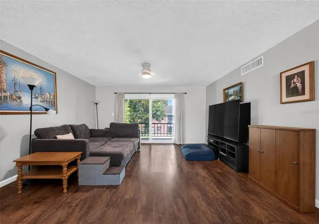 Listing Photo 5 - Condo for sale in building located at 4386 Lake Underhill Rd, ORLANDO, FL 32803 - Unit #D