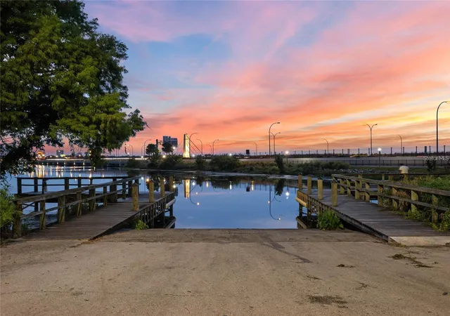 Listing Photo 2 - Condo for sale in building located at 4386 Lake Underhill Rd, ORLANDO, FL 32803 - Unit #D