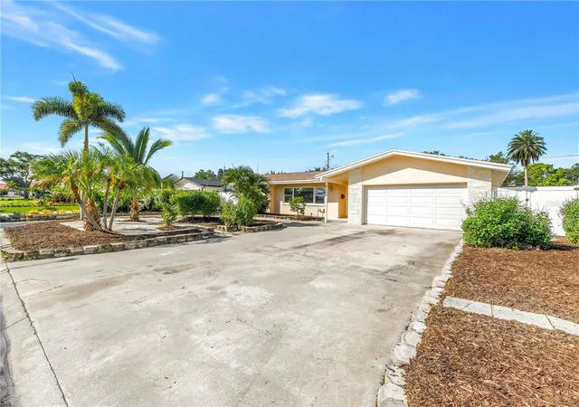 Photo 2 of Single family home for sale at 2053 Dolphin Blvd S, St Petersburg, FL 33707 | MLS# TB8542972 | Listing updated on 2026-09-14