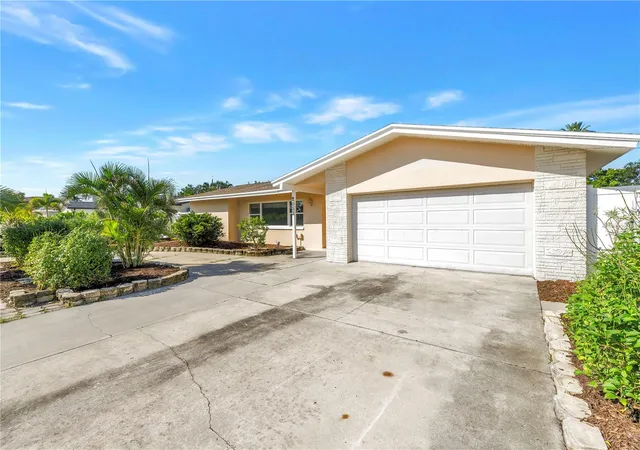 Photo 3 of Single family home for sale at 2053 Dolphin Blvd S, St Petersburg, FL 33707 | MLS# TB8542972 | Listing updated on 2026-10-03