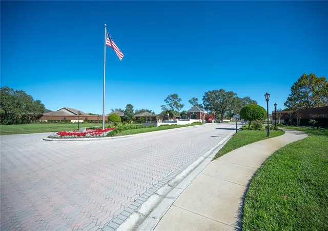 Photo 2 of Single family home for sale at 6937 Lake Eaglebrooke Dr, Lakeland, FL 33813 | MLS# L4964610 | Listing updated on 2026-09-28