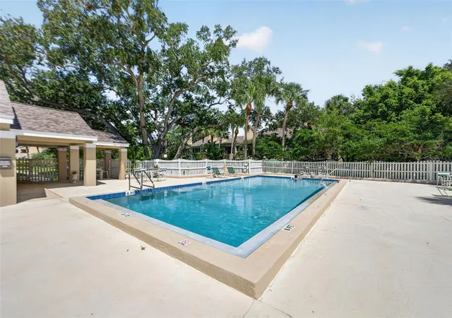 Listing Photo 2 - Condo for sale in building located at 10811 Indian Hls Ct, Largo, FL 33777 - Unit #37