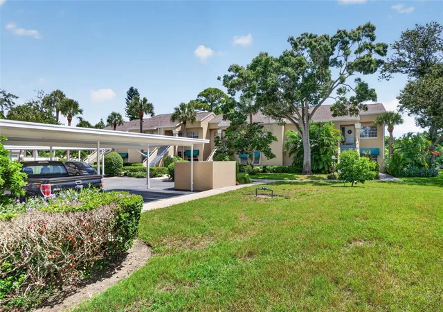 Photo 4 of Condo for sale at 10811 Indian Hills Ct #37, Seminole, FL 33777 | MLS# TB8542975 | Listing updated on 2026-09-15