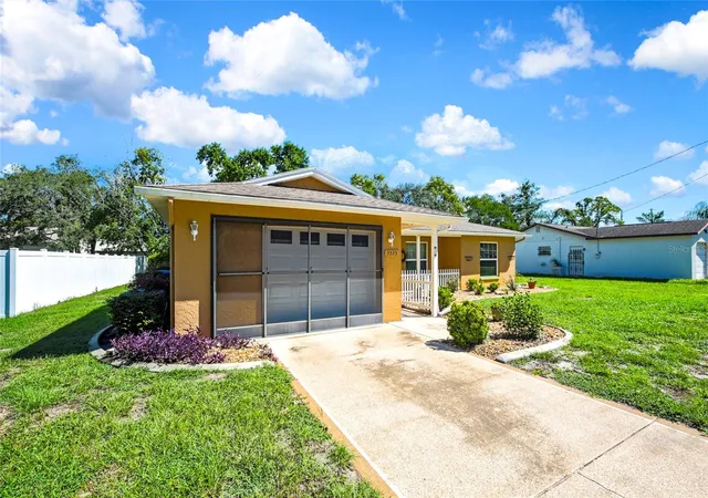 Photo 3 of Single family home for sale at 3535 Hartley Rd, Spring Hill, FL 34606 | MLS# W7888959 | Listing updated on 2026-09-17