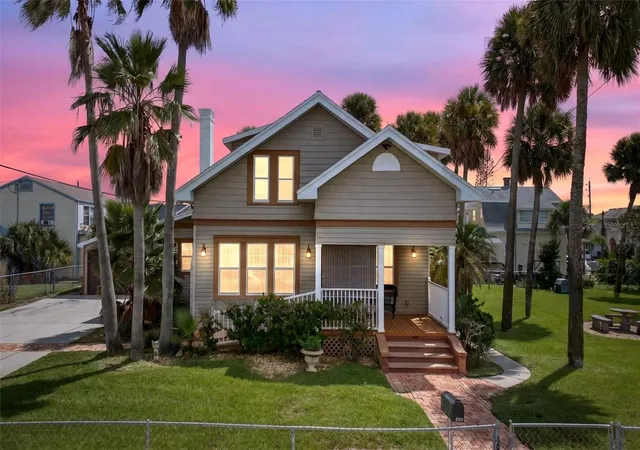 Photo 1 of Single family home for sale at 409 S Grandview Ave, Daytona Beach, FL 32118 | MLS# W7888960 | Listing updated on 2026-09-17