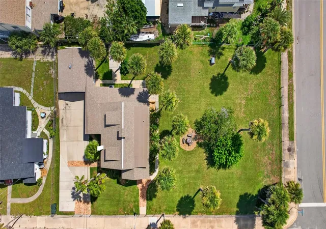 Photo 3 of Single family home for sale at 409 S Grandview Ave, Daytona Beach, FL 32118 | MLS# W7888960 | Listing updated on 2026-09-17