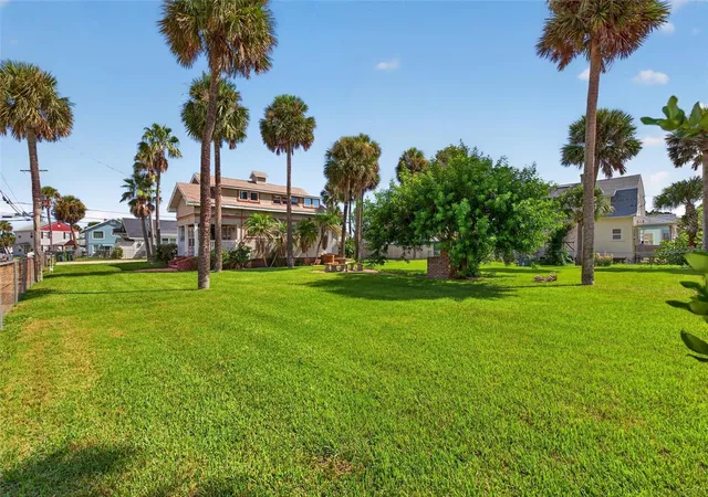 Photo 3 of Single family home for sale at 409 S Grandview Ave, Daytona Beach, FL 32118 | MLS# W7888960 | Listing updated on 2026-09-17