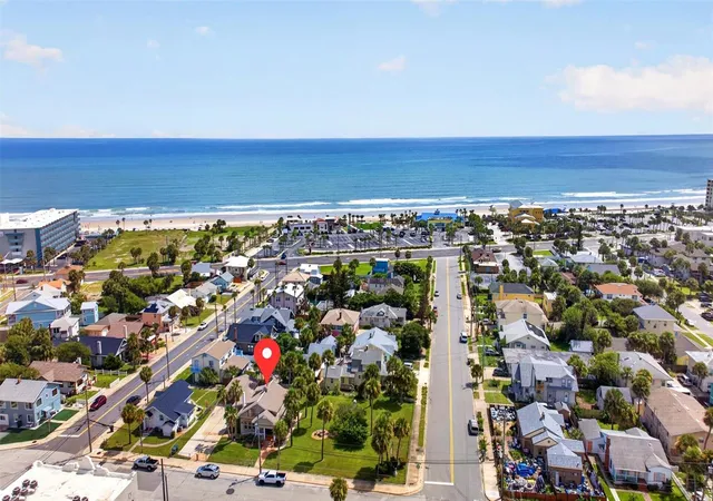 Photo 4 of Single family home for sale at 409 S Grandview Ave, Daytona Beach, FL 32118 | MLS# W7888960 | Listing updated on 2026-09-17