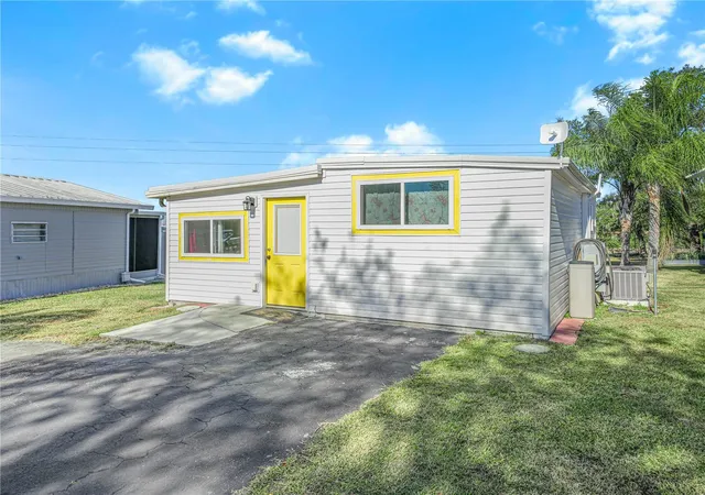 Photo 1 of Manufactured home for sale at 40 Saddlebag Trl N, Lake Wales, FL 33898 | MLS# K4903738 | Listing updated on 2026-08-29