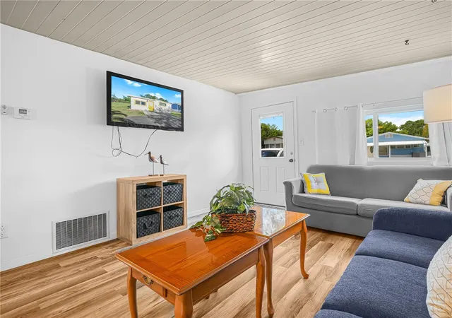 Photo 3 of Manufactured home for sale at 40 Saddlebag Trl N, Lake Wales, FL 33898 | MLS# K4903738 | Listing updated on 2026-08-29