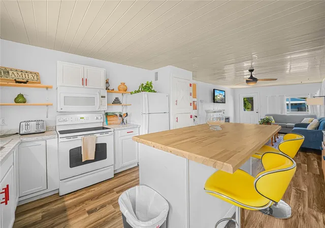 Photo 4 of Manufactured home for sale at 40 Saddlebag Trl N, Lake Wales, FL 33898 | MLS# K4903738 | Listing updated on 2026-08-29