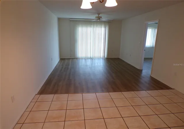 Listing Photo 4 - Condo for sale in building located at 649 S Tamiami Trl S, VENICE, FL 34285 - Unit #304