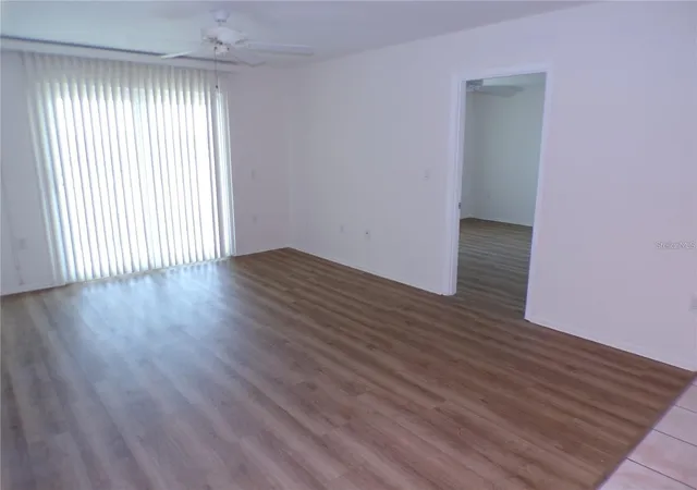 Listing Photo 5 - Condo for sale in building located at 649 S Tamiami Trl S, VENICE, FL 34285 - Unit #304