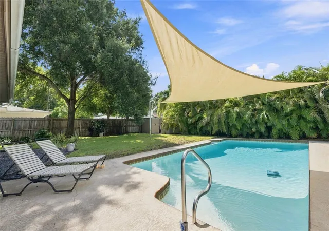 2nd image of 1683 Oak Pl, Clearwater, FL 33755 | MLS# TB8542984