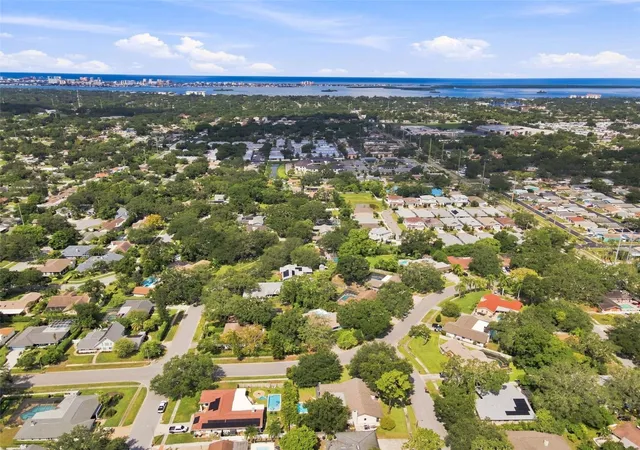 3rd image of 1683 Oak Pl, Clearwater, FL 33755 | MLS# TB8542984
