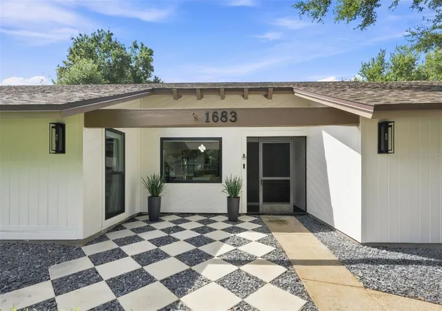 5th image of 1683 Oak Pl, Clearwater, FL 33755 | MLS# TB8542984