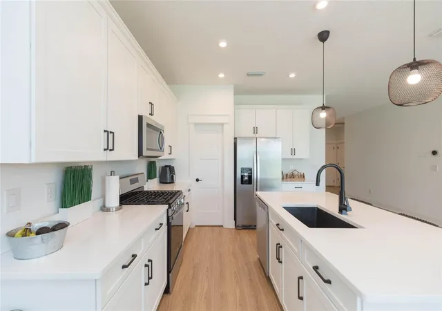 Photo 2 of Single family home for sale at 7122 Estero Ct, Apollo Beach, FL 33572 | MLS# TB8542989 | Listing updated on 2026-09-16
