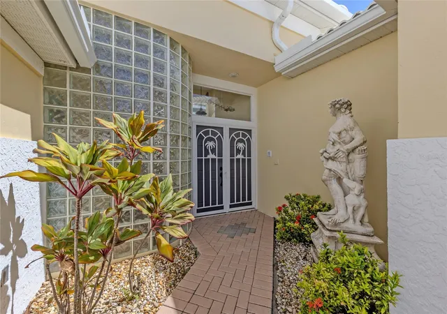 Photo 3 of Single family home for sale at 228 Vestavia Dr, Venice, FL 34292 | MLS# N6145509 | Listing updated on 2026-09-16