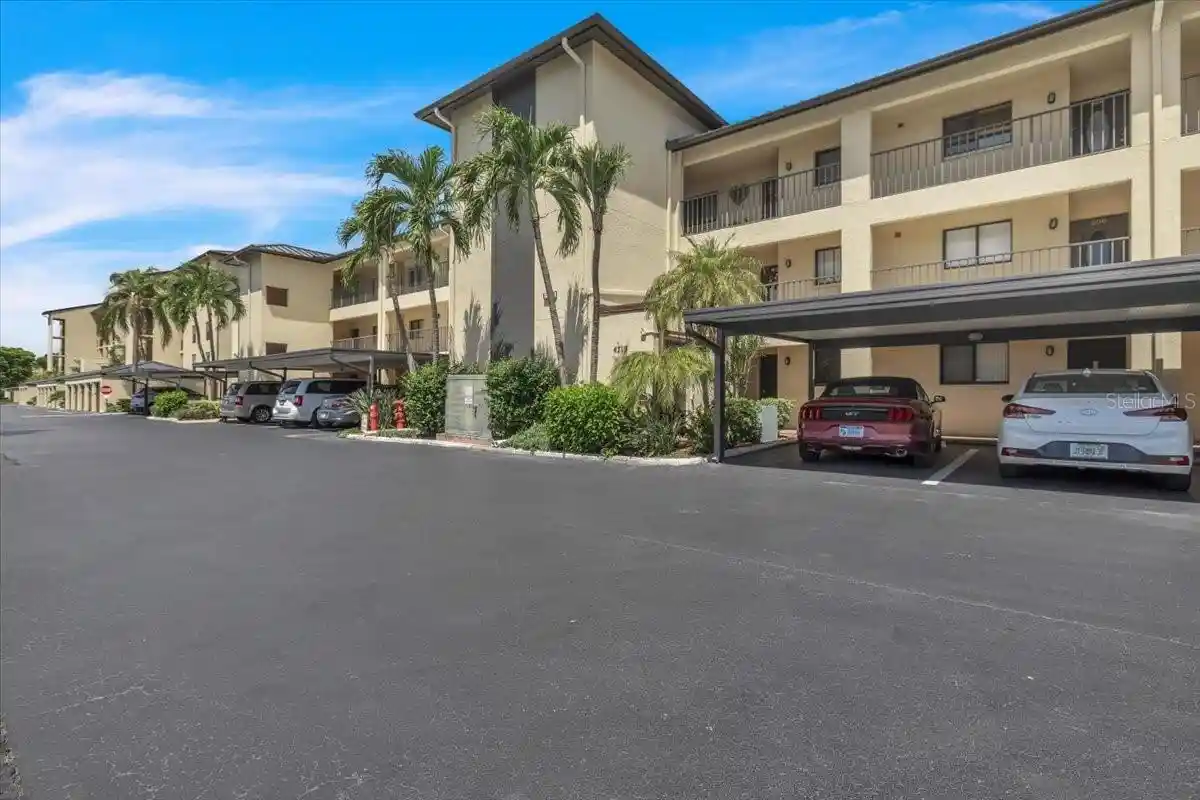 Listing Photo 1 - Condo for sale in 4719 Se 17Th Pl located at 4719 Se 17Th Pl, Cape Coral, FL 33904 - Unit #105