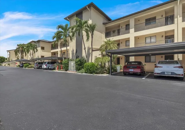 Listing Photo 1 - Condo for sale in building located at 4719 Se 17Th Pl, Cape Coral, FL 33904 - Unit #105