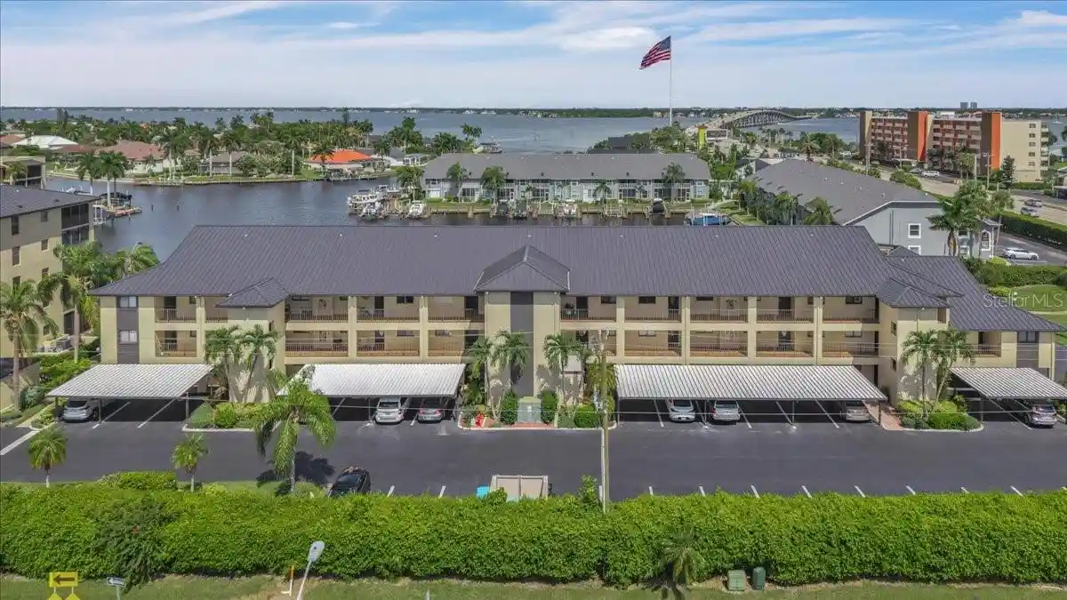 Listing Photo 2 - Condo for sale in 4719 Se 17Th Pl located at 4719 Se 17Th Pl, Cape Coral, FL 33904 - Unit #105