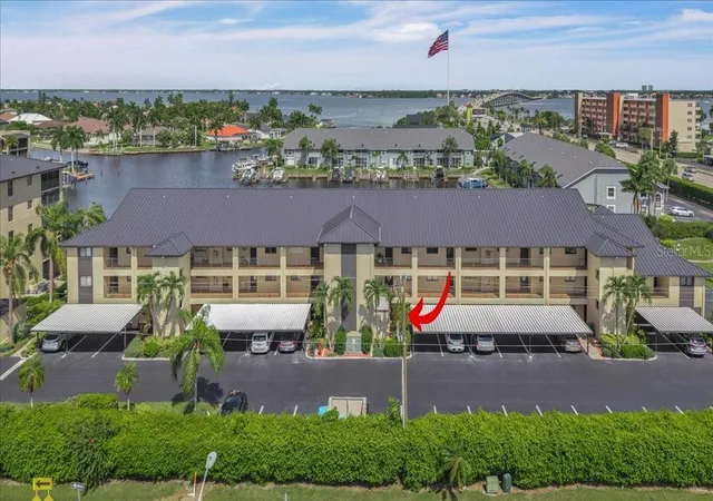 Listing Photo 3 - Condo for sale in building located at 4719 Se 17Th Pl, Cape Coral, FL 33904 - Unit #105